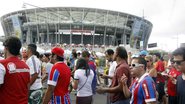 Imagem Torcidas de Bahia e Vitória se misturam a europeus para ver Espanha x Holanda