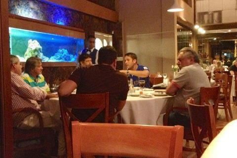Imagem Cúpula do Bahia é flagrada jantando em restaurante de Salvador
