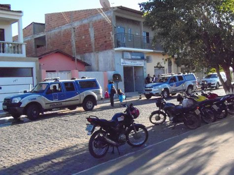 Imagem Na bruxa: bandidos roubam moto e fazem diversos assaltos em Brumado
