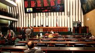 Imagem Deputados podem votar projetos na noite desta quinta-feira