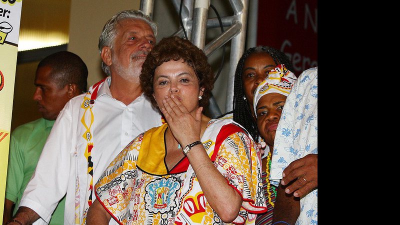 Imagem Dilma lamenta não fugir das obrigações para namorar