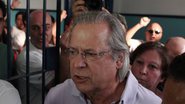 Imagem Ao furar fila para visitar pai, filha de Dirceu causa mal-estar em prisão