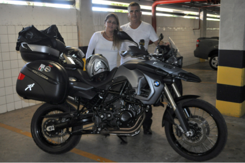Imagem Casal arrisca viagem de moto pela América do Sul 