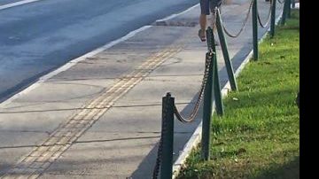 Imagem &#039;Você Repórter&#039;: buraco na calçada põe pedestres em risco no Itaigara