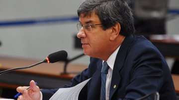 Imagem PMDB quer promoção de Colbert