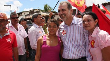 Imagem Assessoria de Pelegrino afirma que candidato dedicou manhã a caminhadas