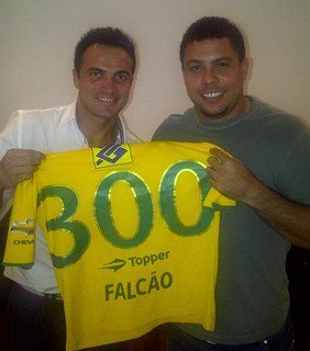 Imagem Ronaldo Fenômeno acerta contratação de Falcão