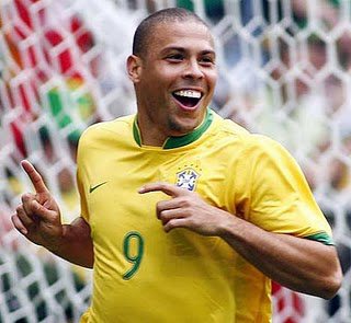Imagem Ronaldo será convidado de honra no amistoso entre Brasil e Escócia