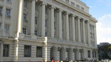 Imagem Advogados fazem manifestação em frente ao Fórum Ruy Barbosa