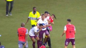 Jogador do Caxias fratura o nariz em briga generalizada após o jogo contra  o Inter