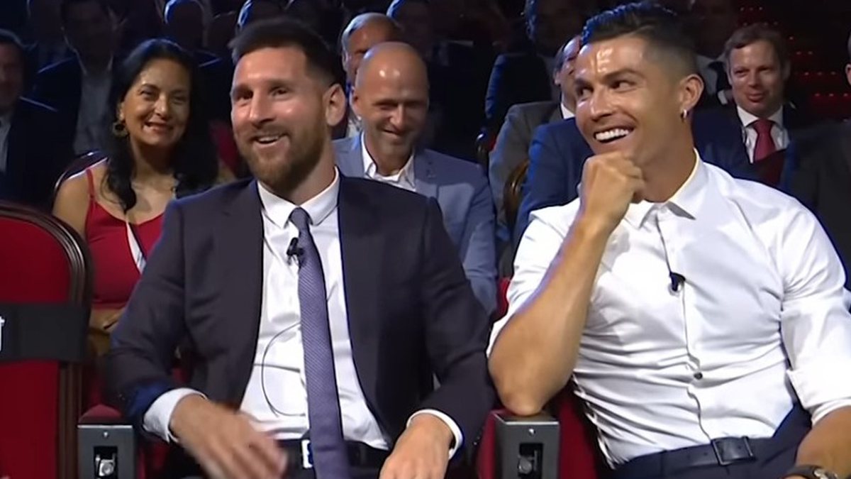 Cristiano Ronaldo posta foto jogando xadrez contra Messi