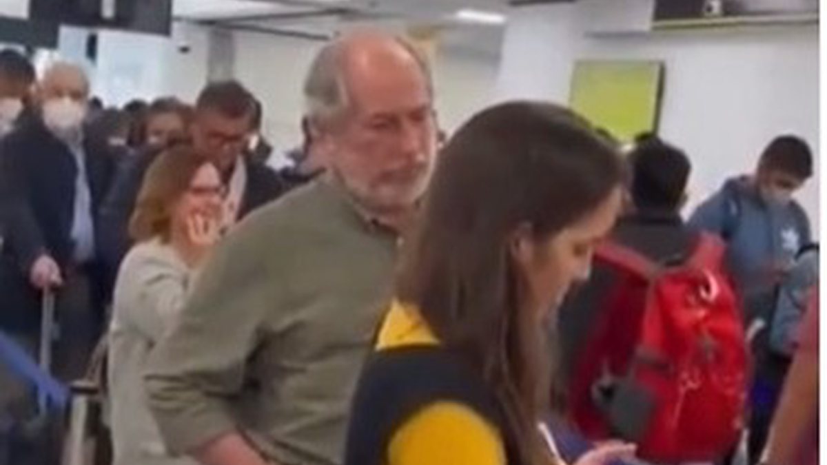 Ciro Gomes hostilizado por bolsonarista em aeroporto de Miami