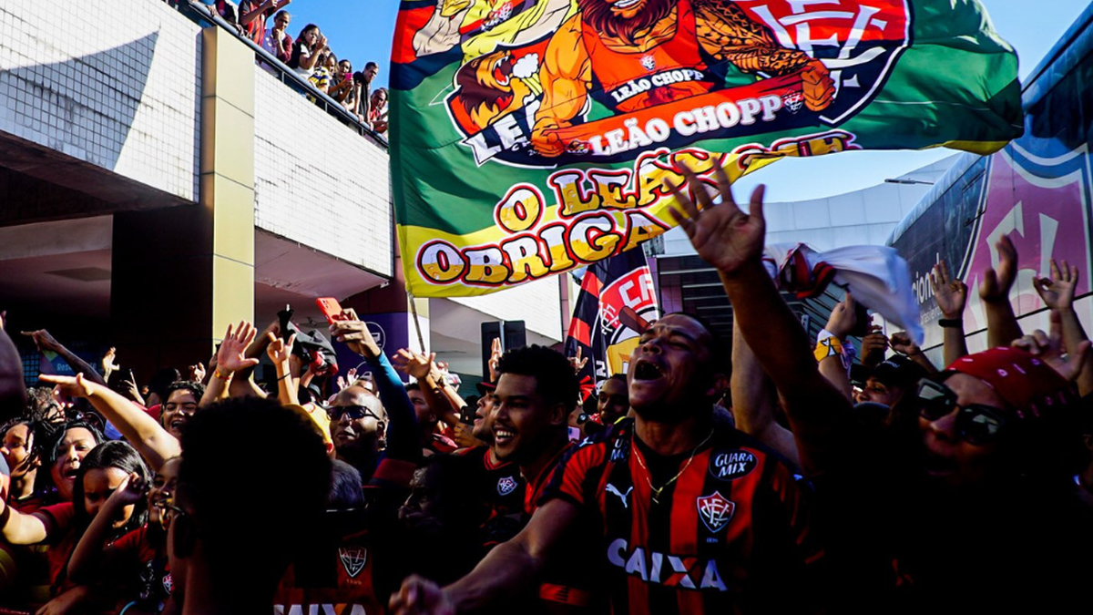 Em jogo da taça, Vitória faz a festa da torcida e complica Sport na Série B