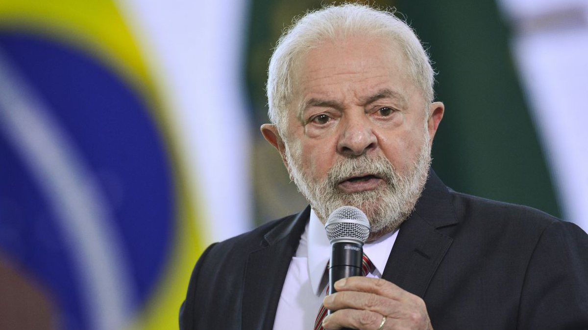 Lula visita sala de monitoramento do Enem e garante que alunos não