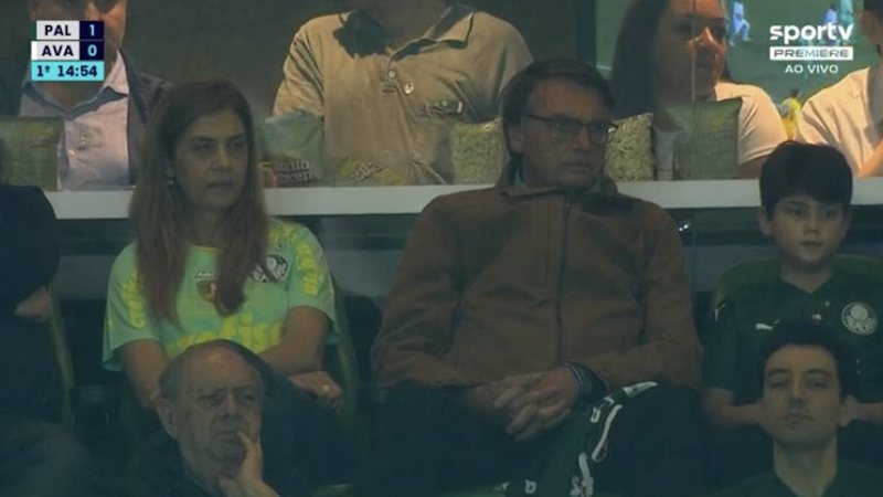 Bolsonaro é vaiado e ovacionado antes de jogo do Grêmio