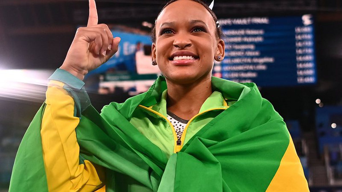 Brasil conquista prata inédita na final por equipes no Mundial de