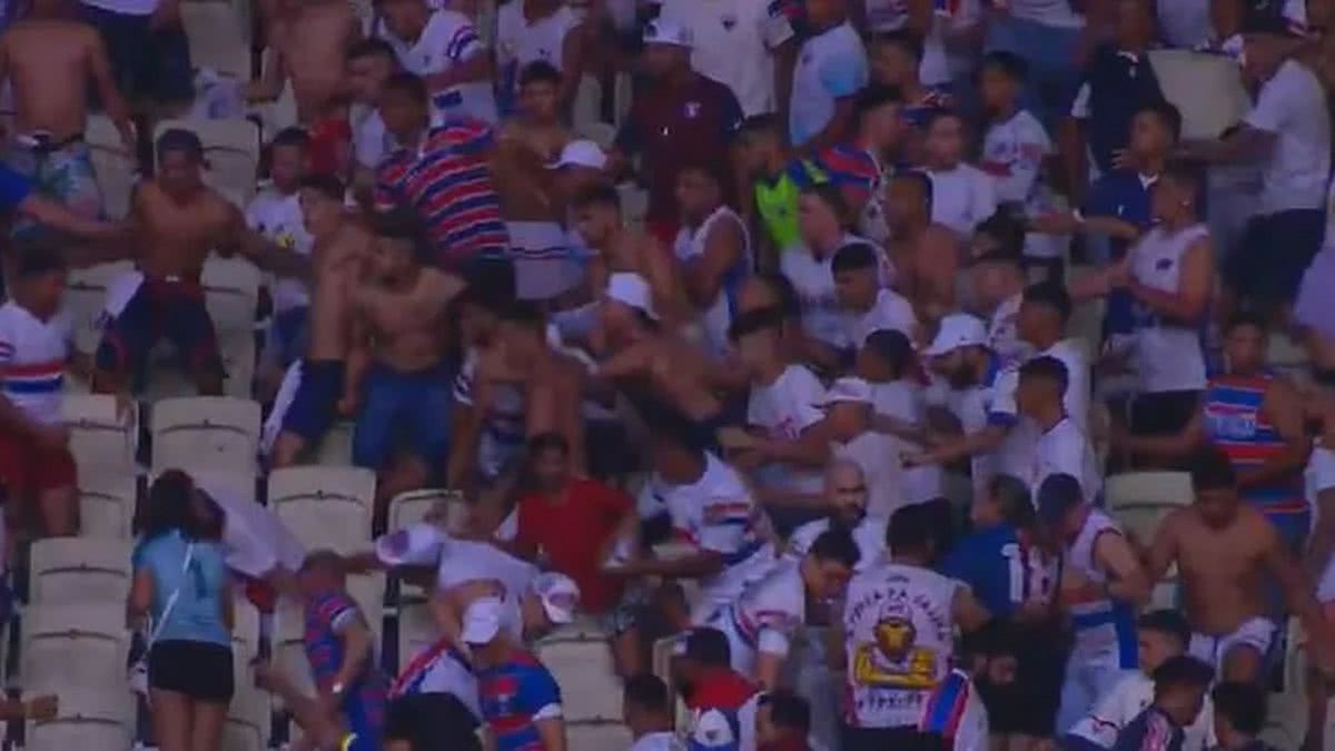 Torcedores do Ceará e do Fortaleza entram em confronto horas antes de  Clássico-Rei na Arena Castelão; vídeo, Ceará