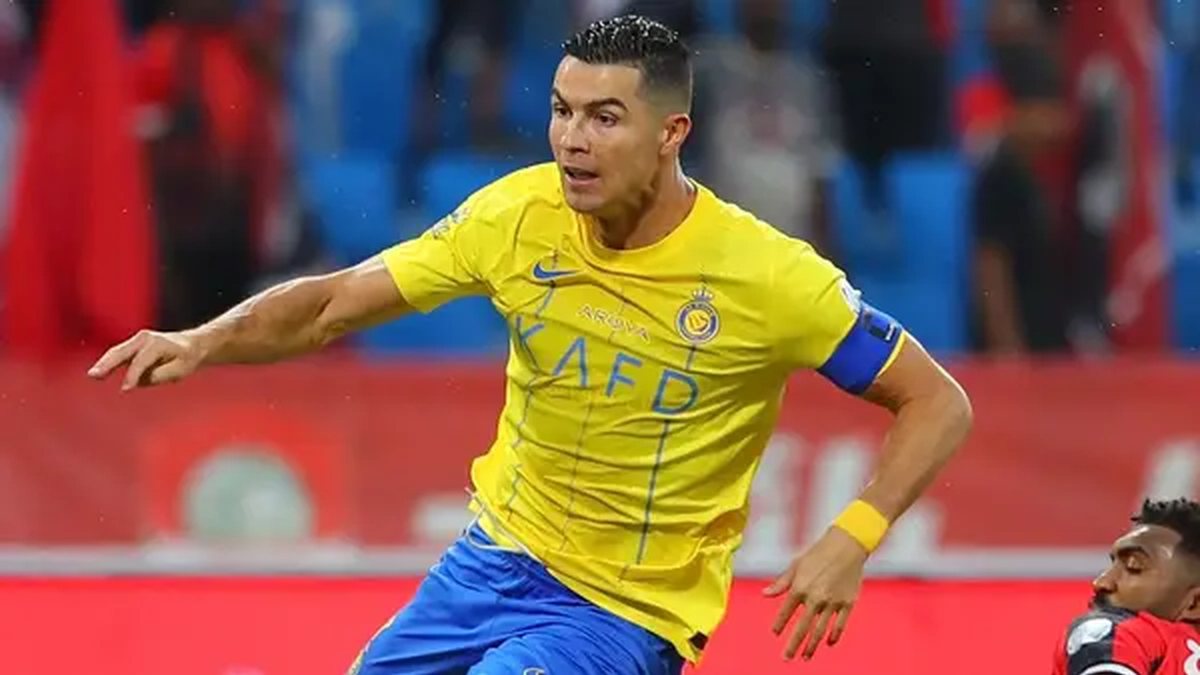 Cristiano Ronaldo quase nocauteia cinegrafista em cobrança de falta; veja, futebol saudita