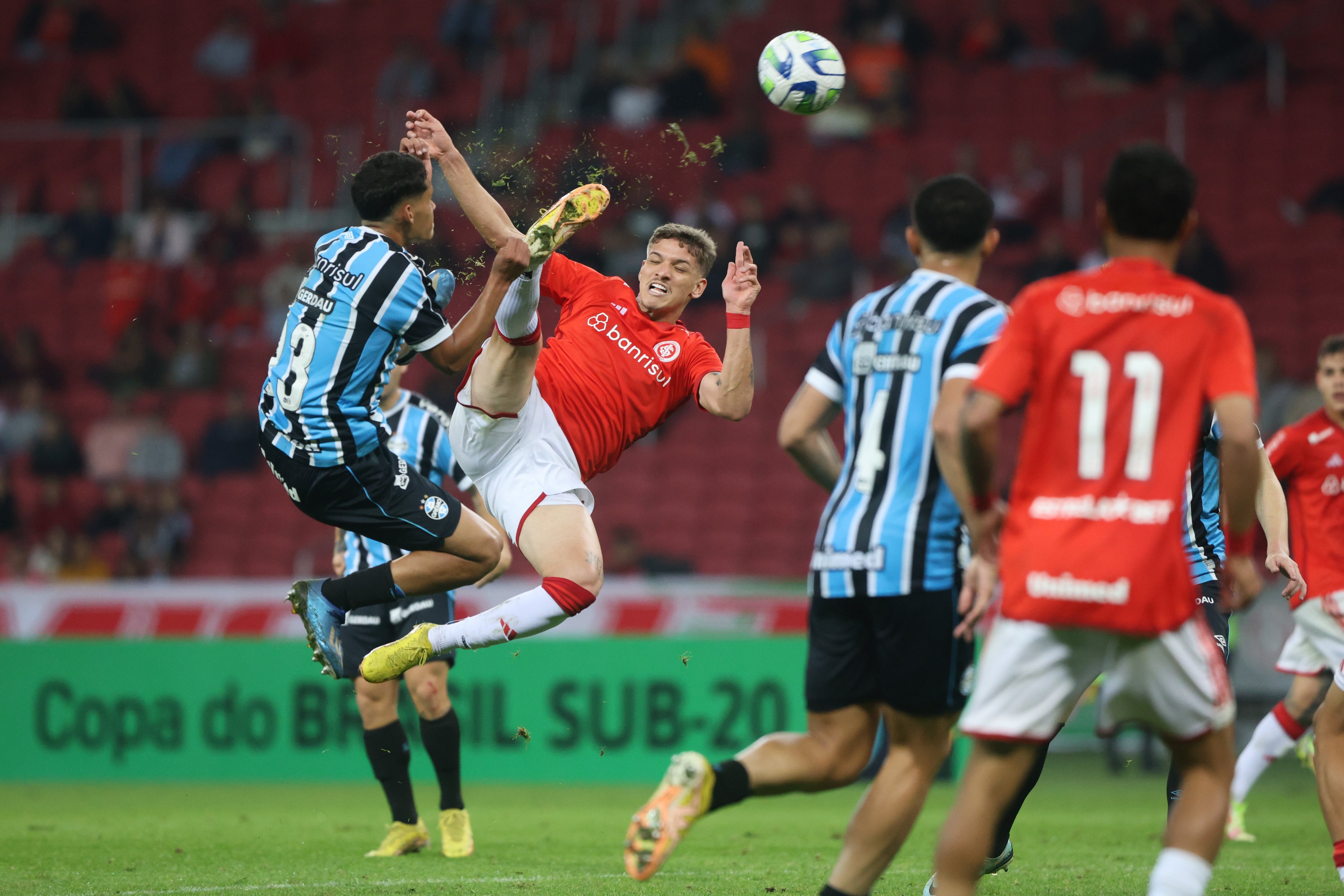 Jogador Do Internacional Faz Golaço Antológico Em Clássico Contra O ...