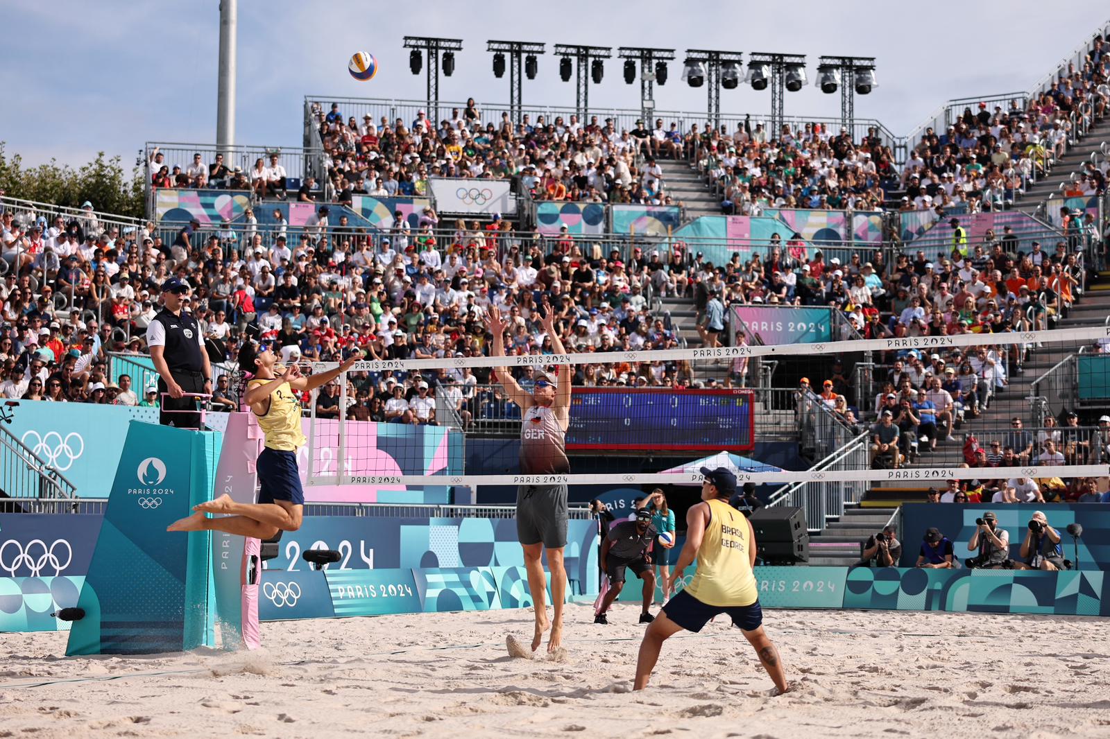 Olimpíadas Paris André e perdem para alemães no vôlei de praia