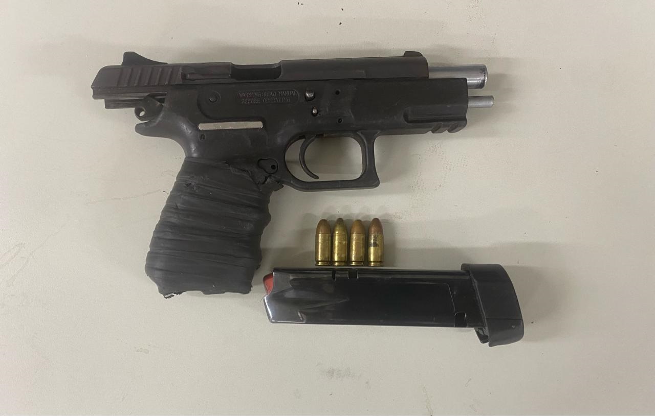 Pistola usada para disparo contra o policial foi apreendida. Foto: Divulgação/PM-BA