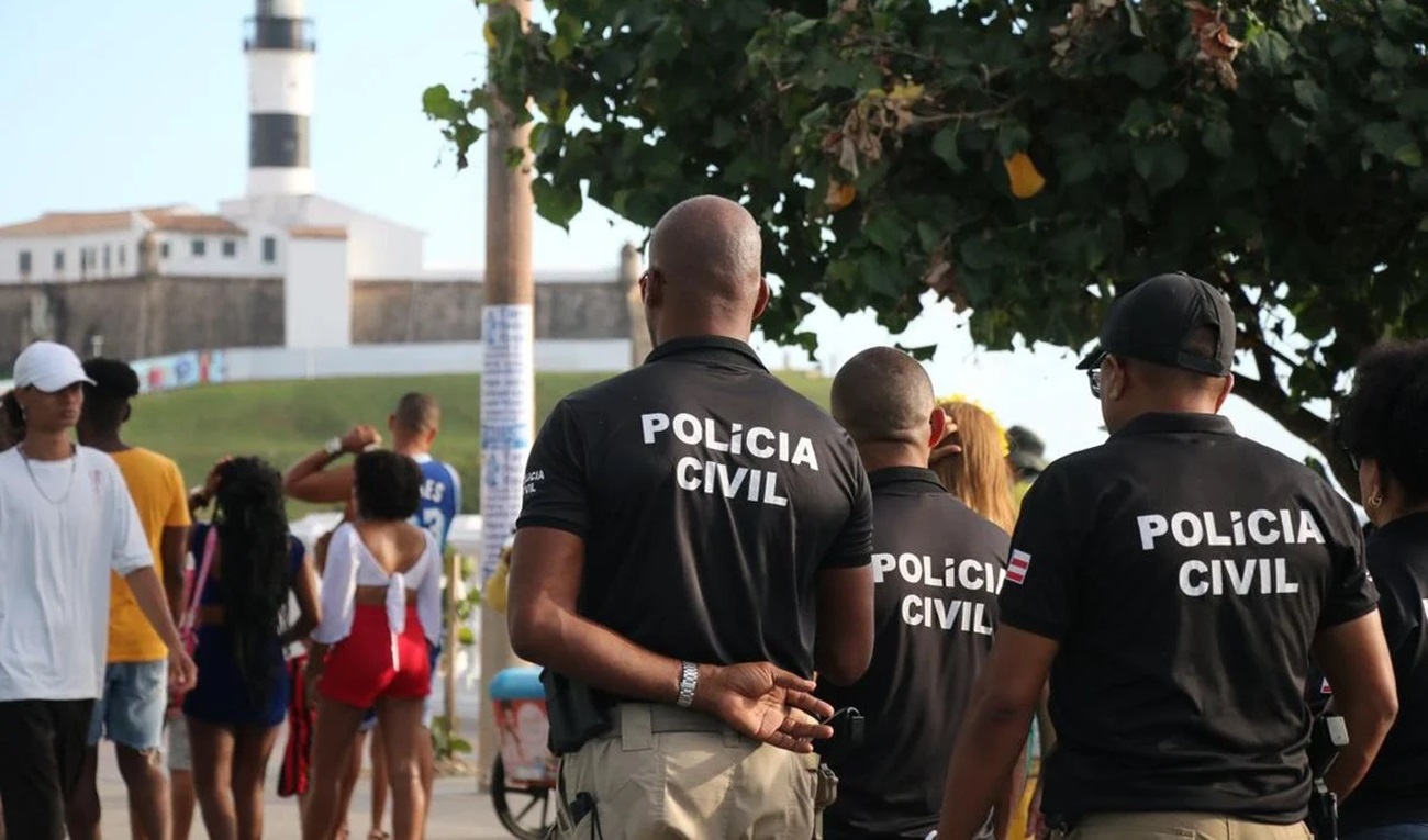 Homem Nu é Preso Suspeito De Assediar Mulher No Farol Da Barra