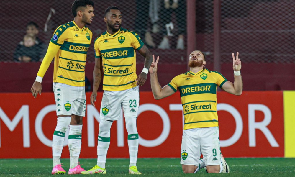 Isidro Pitta, comemorando gol pelo Cuiabá na Copa Sul-Americana