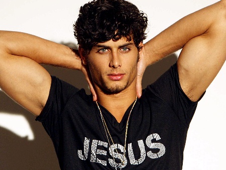 Modelo Jesus Luz vai estrear como ator na Globo