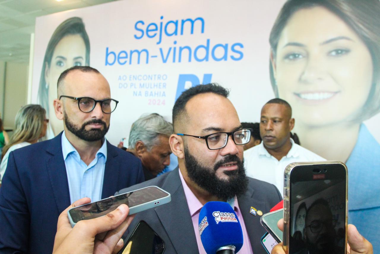 Deputado Leandro de Jesus sobre comenda a Michele Bolsonaro